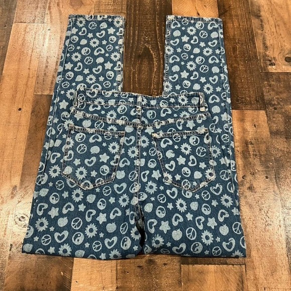 Daisy Street High Rise Mom Jeans - Picture 7 of 9